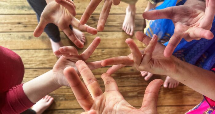 Pourquoi le Bharatanatyam est l’activité idéale pour votre enfant à Liège ?